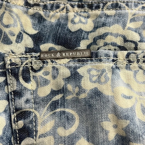 Rock & Republic Berlin Bleached Floral Print Skinny Jeans - Picture 6 of 11